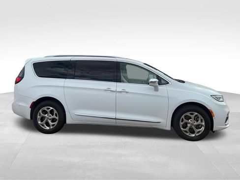 Used 2021 Chrysler Pacifica Limited w/ Premium & Safety Sphere Group AWD/4WD image 10