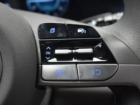 Used 2024 Hyundai Elantra SEL image 22