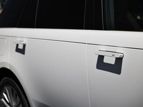 New 2026 Land Rover Range Rover Long Wheelbase SE AWD/4WD image 16