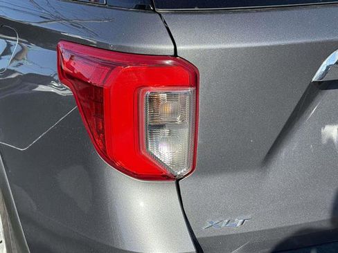 Used 2022 Ford Explorer XLT w/ Equipment Group 202A image 8