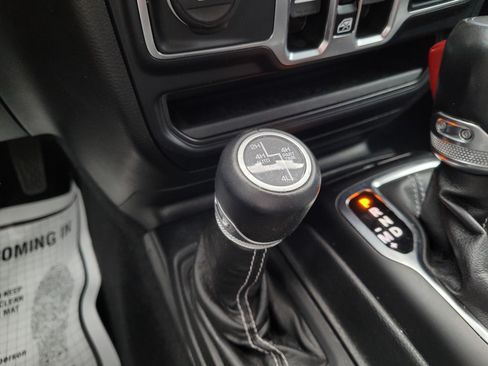 Used 2021 Jeep Wrangler Unlimited Sahara w/ Cold Weather Group AWD/4WD image 24
