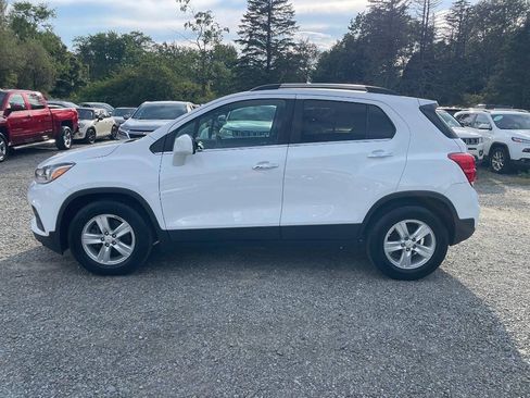 Used 2017 Chevrolet Trax LT w/ LT Convenience Package FWD image 8