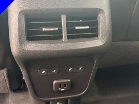 Used 2023 Chevrolet Equinox Premier image 30