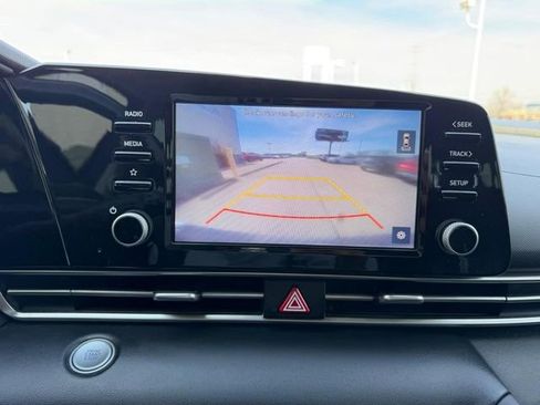 Used 2022 Hyundai Elantra SEL w/ Convenience Package image 19