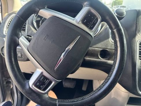 Used 2012 Chrysler Town & Country Touring w/ Entertainment Group #1 FWD image 17