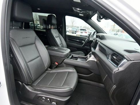 Used 2023 GMC Yukon XL Denali RWD image 16