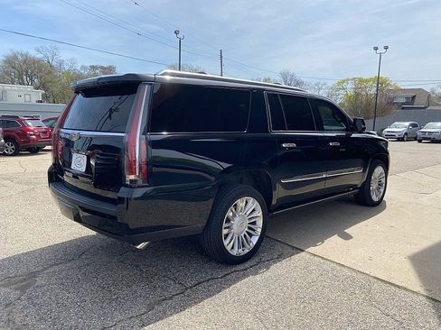 Used 2016 Cadillac Escalade ESV Platinum AWD/4WD image 26