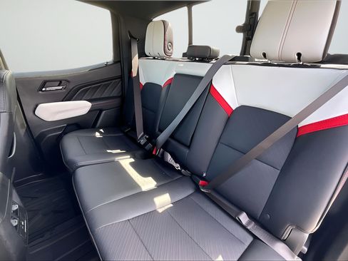Used 2024 GMC Canyon AT4X AWD/4WD image 18