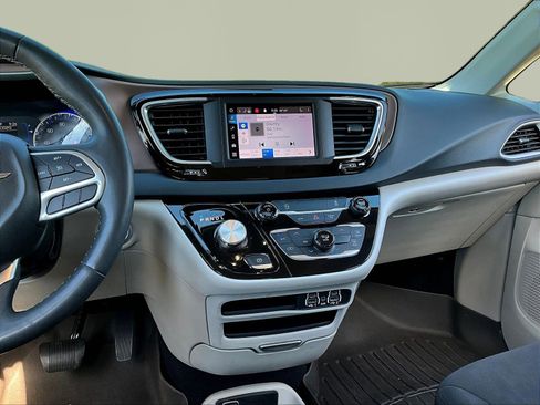 Used 2023 Chrysler Voyager LX FWD image 9