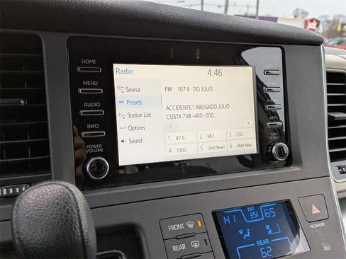 Used 2018 Toyota Sienna L image 13