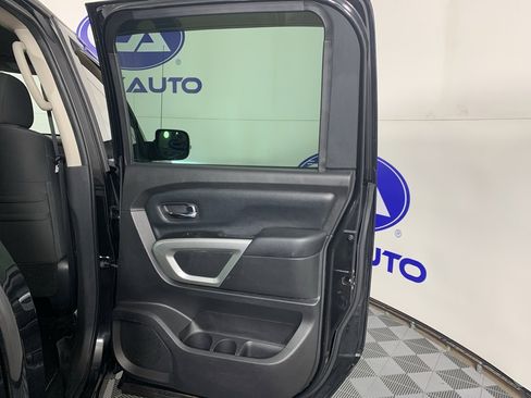 Used 2017 Nissan Titan SV image 35