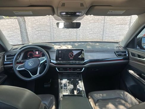 Used 2024 Volkswagen Atlas SEL AWD/4WD image 18