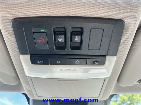 Used 2023 Nissan Rogue SL w/ SL Premium Package FWD image 11