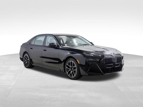 New 2026 BMW i7 xDrive60 w/ Premium Package AWD/4WD image 7