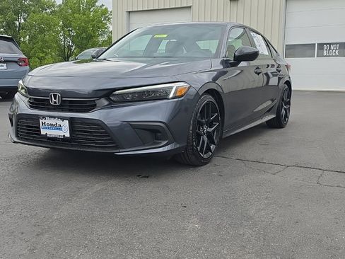 Used 2023 Honda Civic Sport image 3