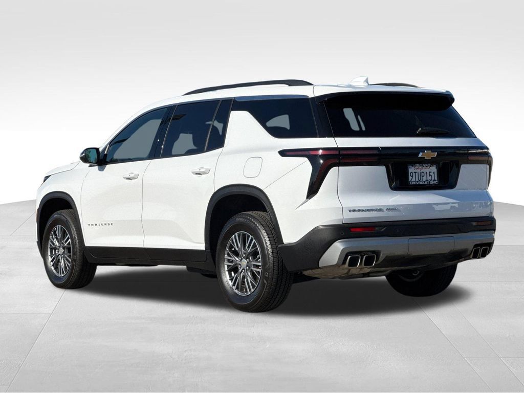 Used 2025 Chevrolet Traverse LT AWD/4WD image 3