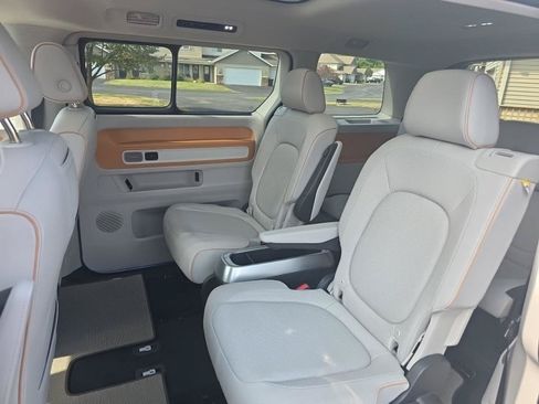 Used 2025 Volkswagen ID. Buzz Pro S Plus AWD/4WD image 4