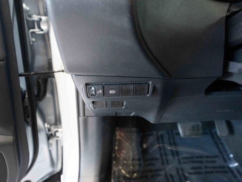 Used 2024 Toyota Corolla Cross XLE FWD image 11