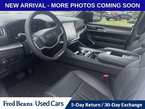 Used 2025 Jeep Wagoneer Series II w/ Premium Group I image 8