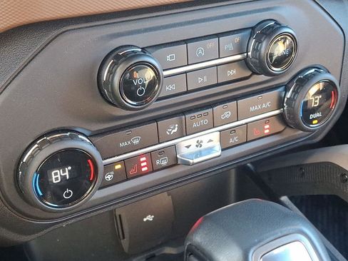 Used 2024 Ford Bronco Outer Banks image 15