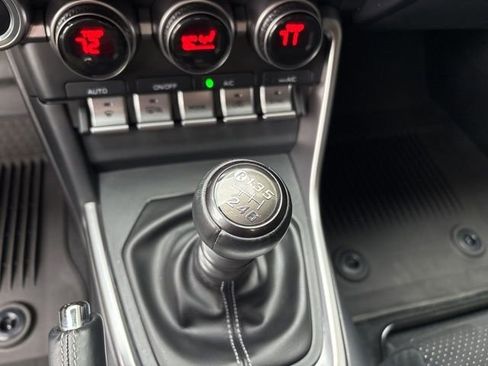 Used 2024 Toyota GR86 Premium image 18