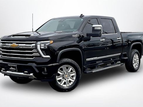 Used 2024 Chevrolet Silverado 2500 High Country AWD/4WD image 3