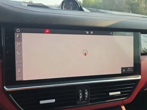 Used 2019 Porsche Cayenne S AWD/4WD image 4