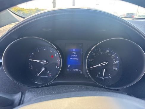 Used 2018 Toyota C-HR XLE FWD image 17