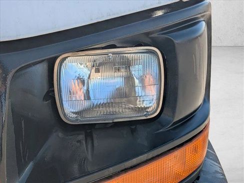 Used 2016 Chevrolet Express 2500 image 8