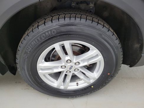 Used 2020 Ford Explorer XLT w/ Equipment Group 202A AWD/4WD image 31