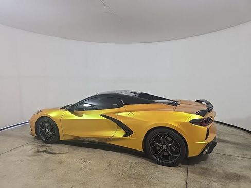 Used 2021 Chevrolet Corvette Stingray Premium Conv w/ Z51 Performance Package image 4