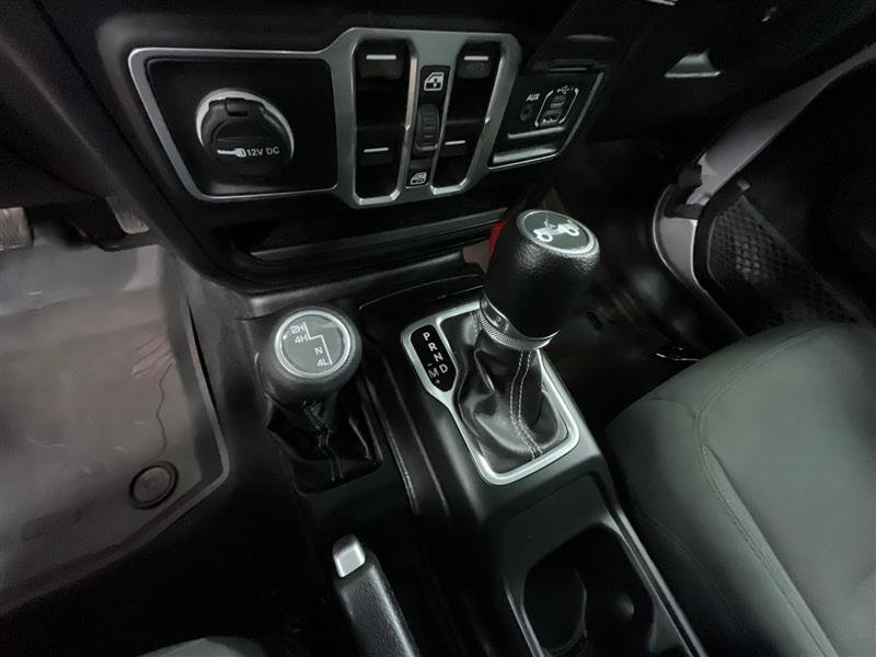 Used 2018 Jeep Wrangler Unlimited Sahara AWD/4WD image 14