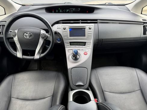 Used 2015 Toyota Prius Persona Series FWD image 2