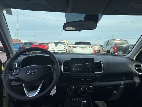 Used 2022 Hyundai Venue SE image 13
