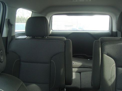 Used 2023 GMC Acadia SLE w/ Driver Convenience Package image 16