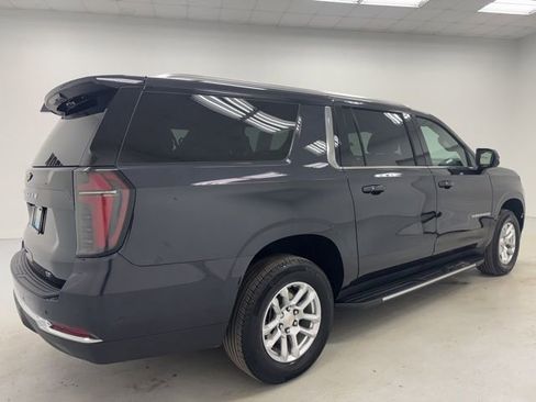 Used 2025 Chevrolet Suburban LT image 5