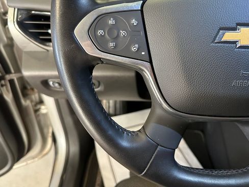 Used 2021 Chevrolet Traverse LT AWD/4WD image 11