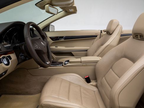 Used 2011 Mercedes-Benz E 550 Cabriolet image 21