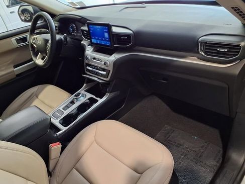 Used 2024 Ford Explorer XLT w/ Equipment Group 202A image 32