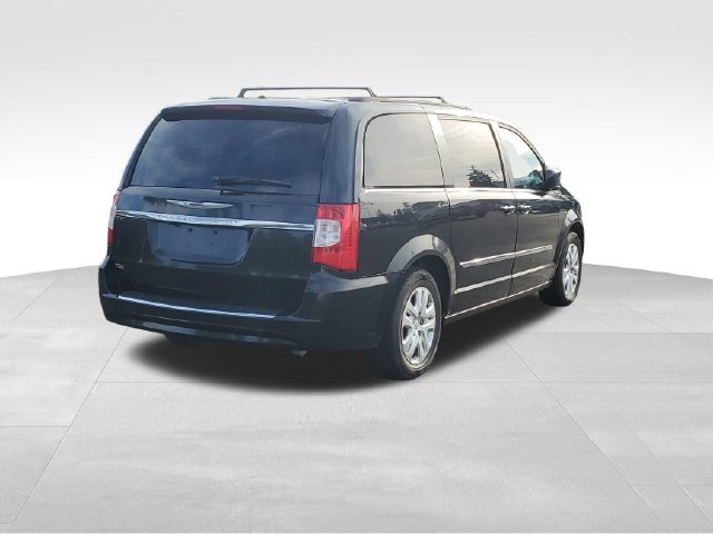 Used 2014 Chrysler Town & Country Touring FWD image 3