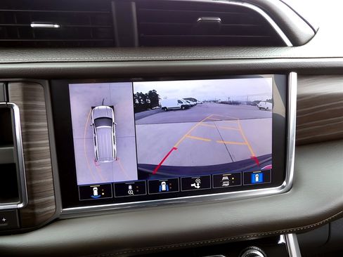 Used 2021 GMC Yukon Denali w/ Denali Premium Package image 24