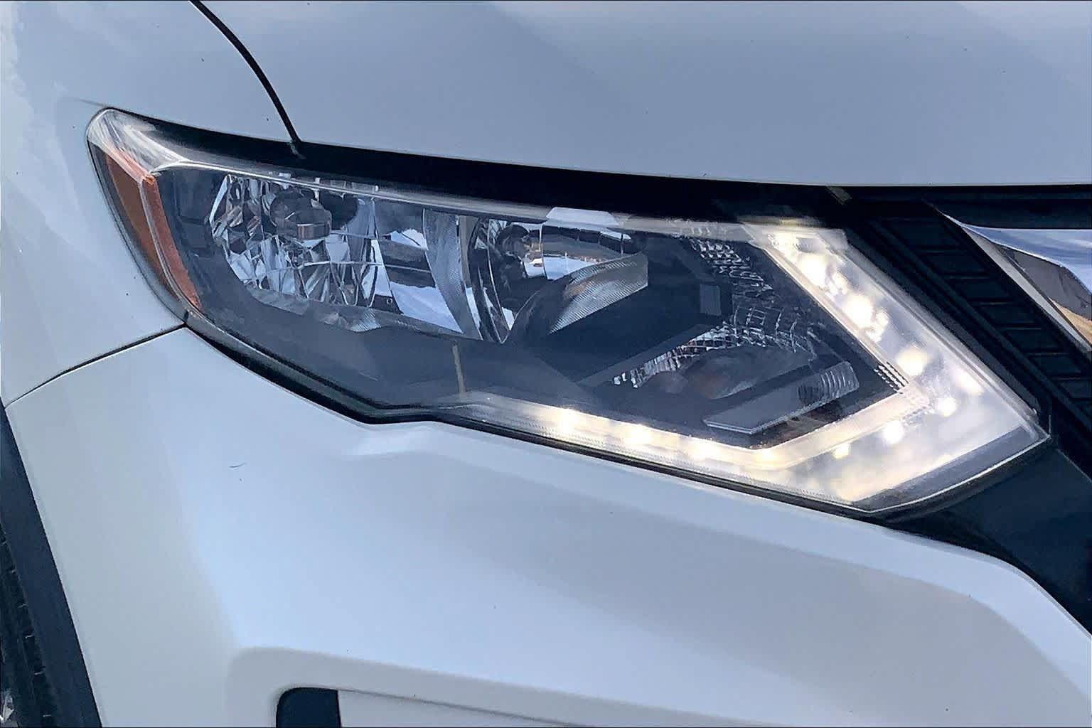 Used 2020 Nissan Rogue SV w/ Sun & Sound Touring Package AWD/4WD image 28