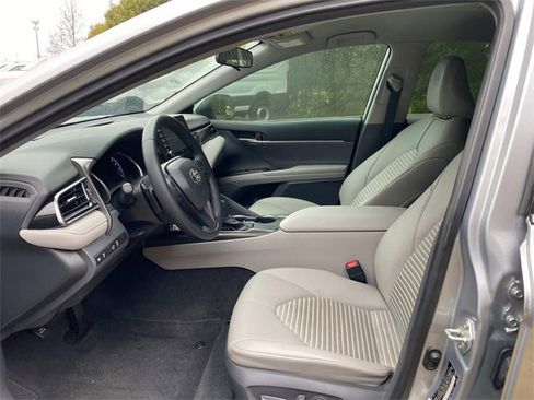 Used 2021 Toyota Camry SE image 11