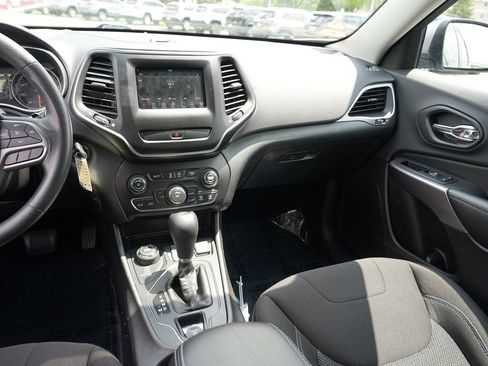 Used 2019 Jeep Cherokee Latitude w/ Popular Appearance Group AWD/4WD image 21