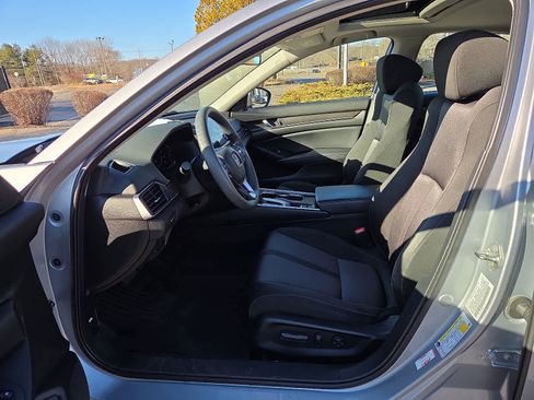 Used 2018 Honda Accord EX image 15