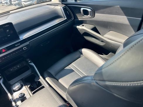 Certified 2025 Kia Sorento EX w/ EX Panoramic Sunroof Package AWD/4WD image 11