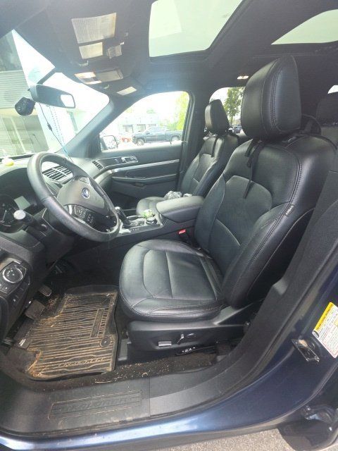 Used 2018 Ford Explorer XLT w/ Equipment Group 202A AWD/4WD image 11