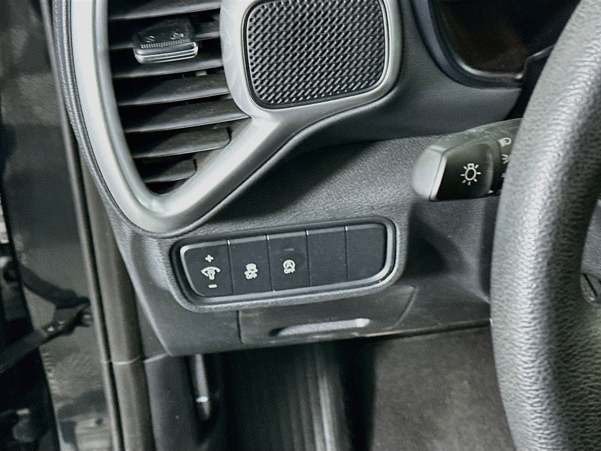 Used 2025 Kia Soul LX w/ LX Technology Package FWD image 17