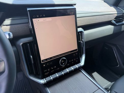 Used 2026 GMC Acadia Denali w/ Super Cruise Package FWD image 19