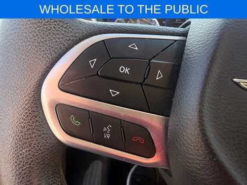 Used 2017 Chrysler Pacifica Touring w/ Tire & Wheel Group FWD image 17